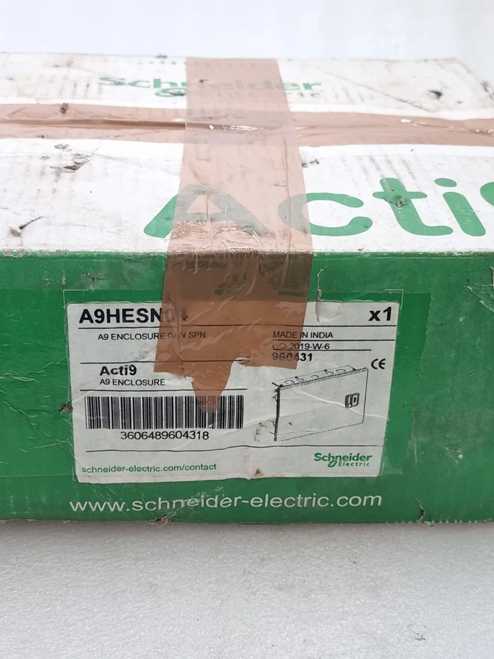 Schneider Electric A9HESN04 4 Module Metal Distribution Board New